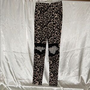 🌷 Leopard Print Leggings with Lace Detail